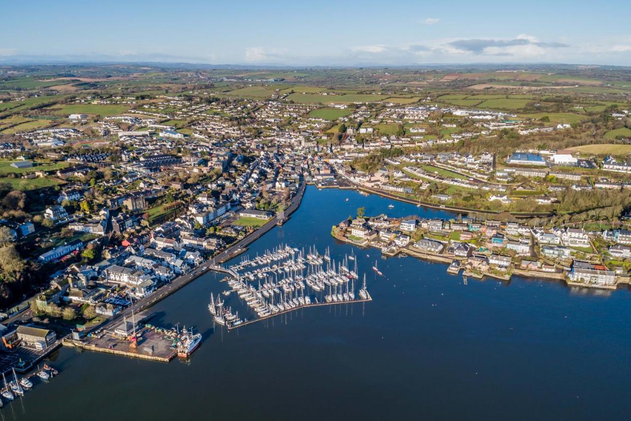 The Town House Kinsale, Hosted By Exquisite Holiday Homes, Sleeps 16 Экстерьер фото