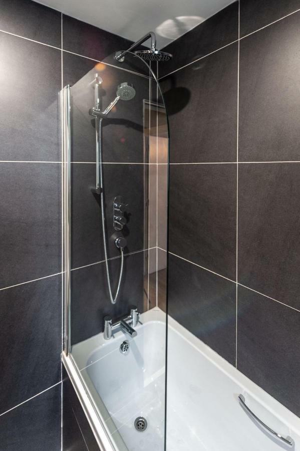 The Town House Kinsale, Hosted By Exquisite Holiday Homes, Sleeps 16 Экстерьер фото